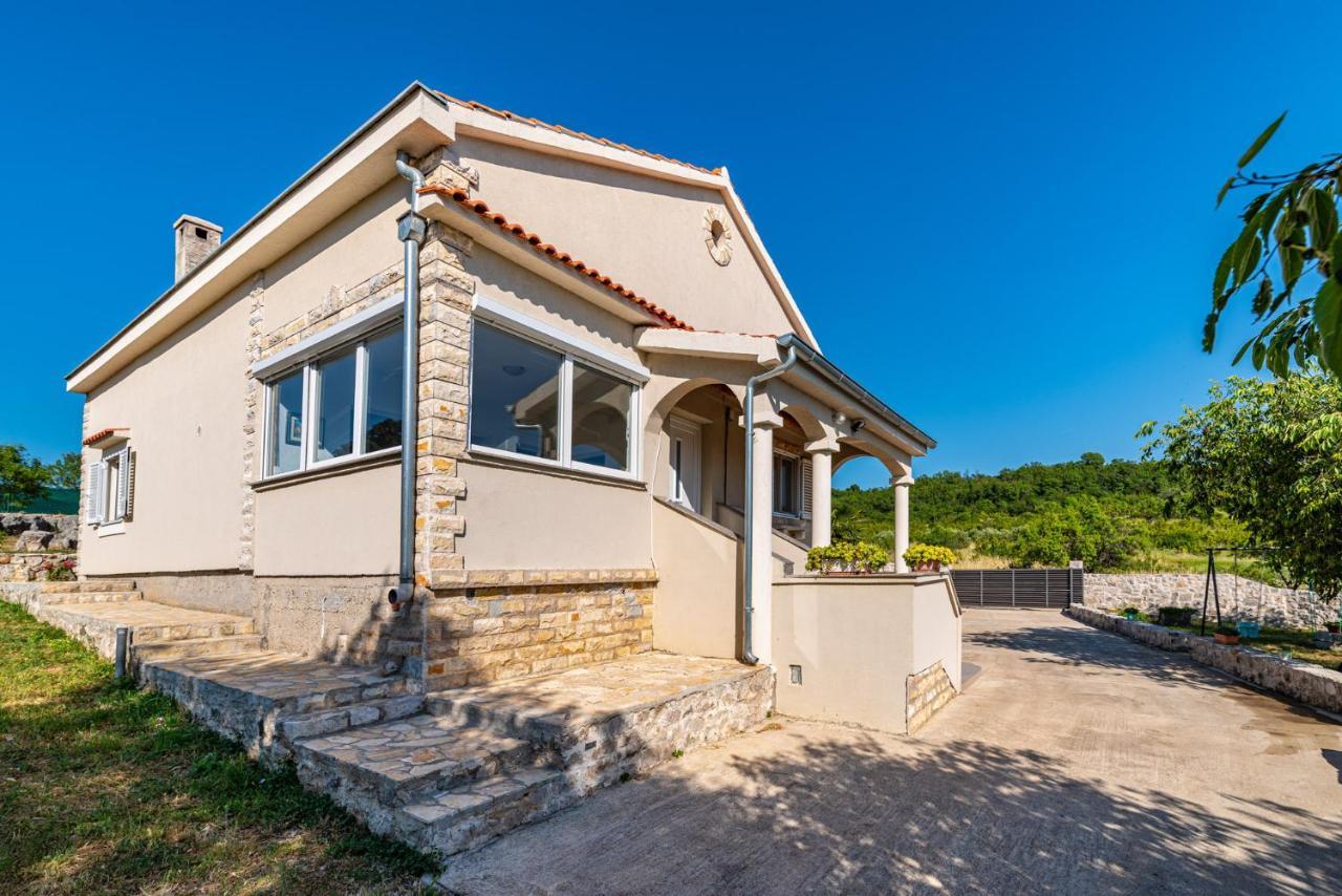 Holiday Home Ante With Beautiful Private Garden Nadin Εξωτερικό φωτογραφία