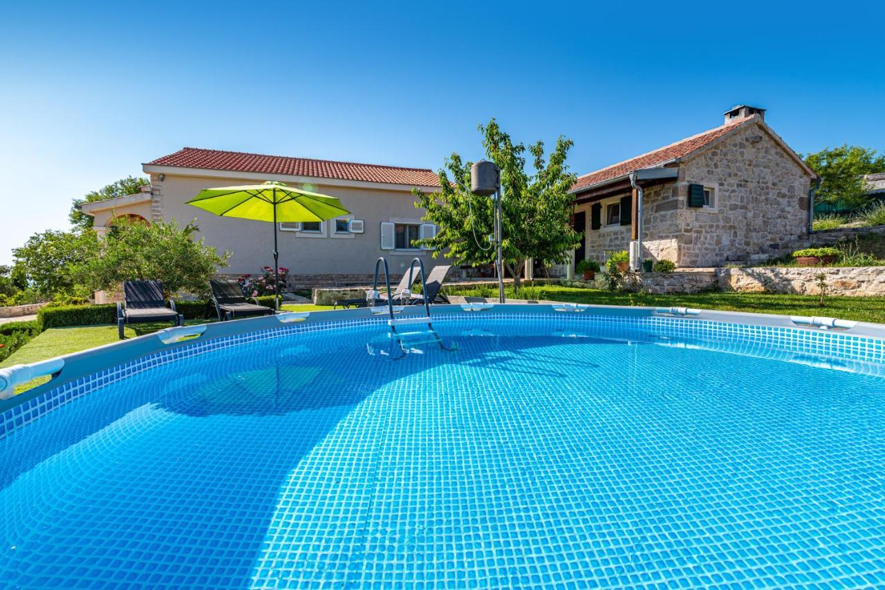 Holiday Home Ante With Beautiful Private Garden Nadin Εξωτερικό φωτογραφία