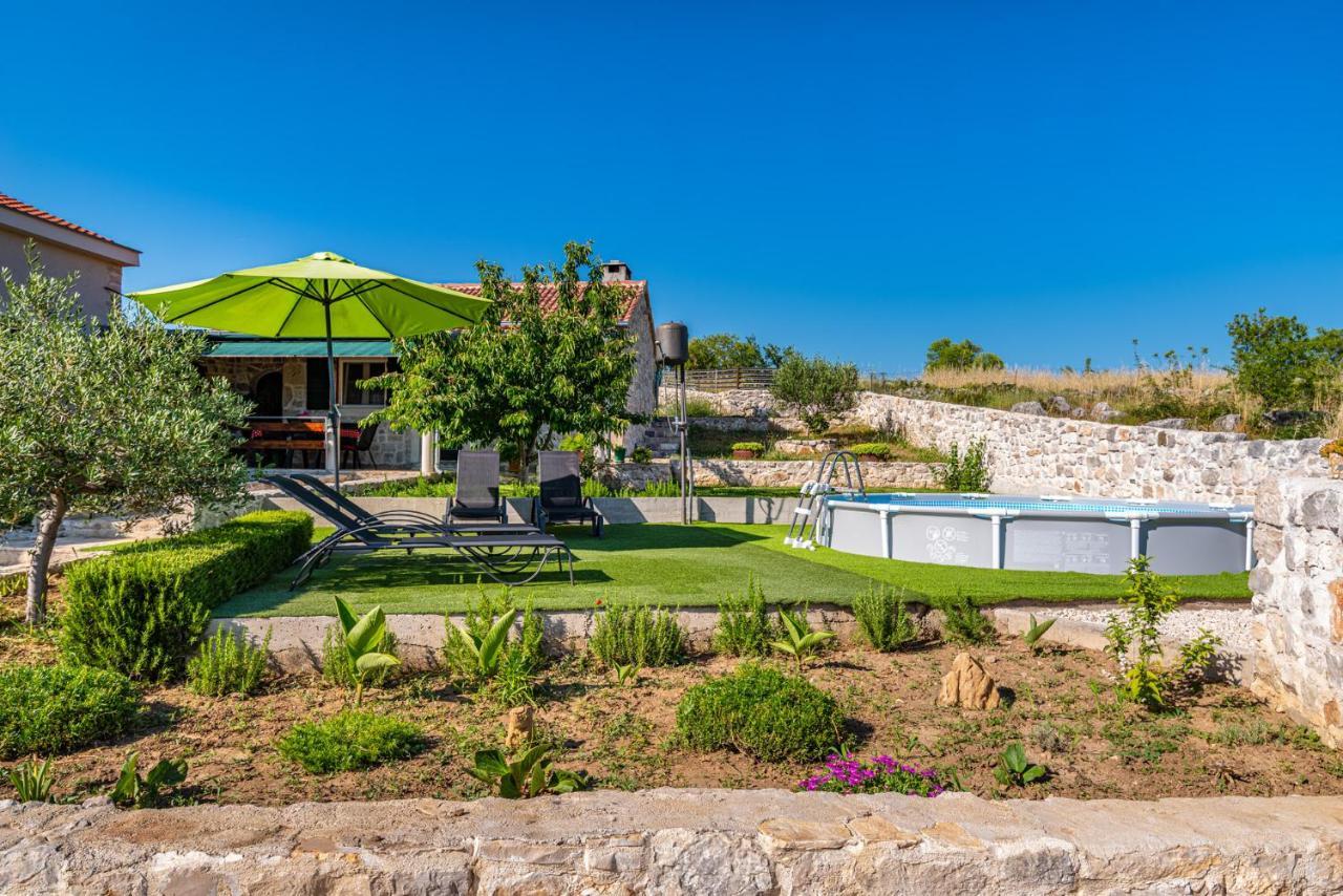 Holiday Home Ante With Beautiful Private Garden Nadin Εξωτερικό φωτογραφία