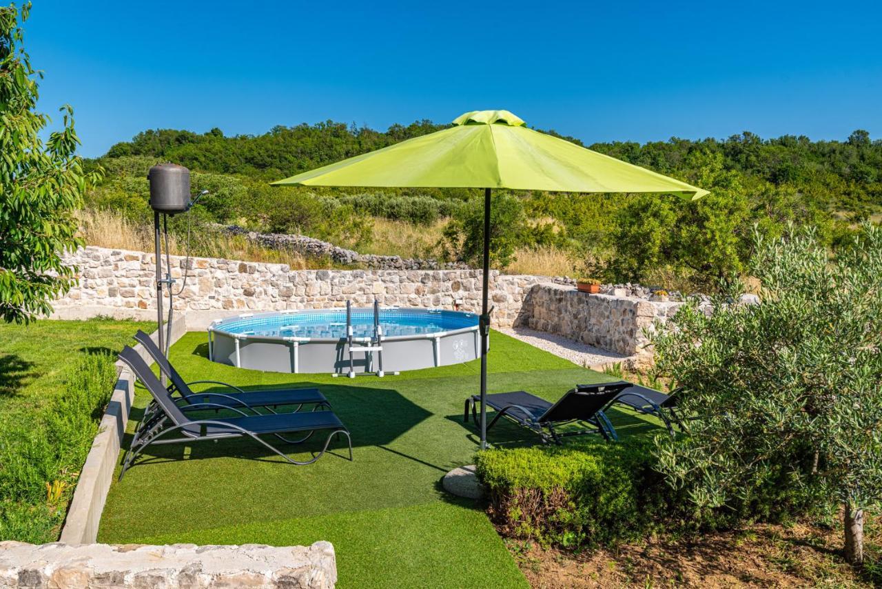 Holiday Home Ante With Beautiful Private Garden Nadin Εξωτερικό φωτογραφία
