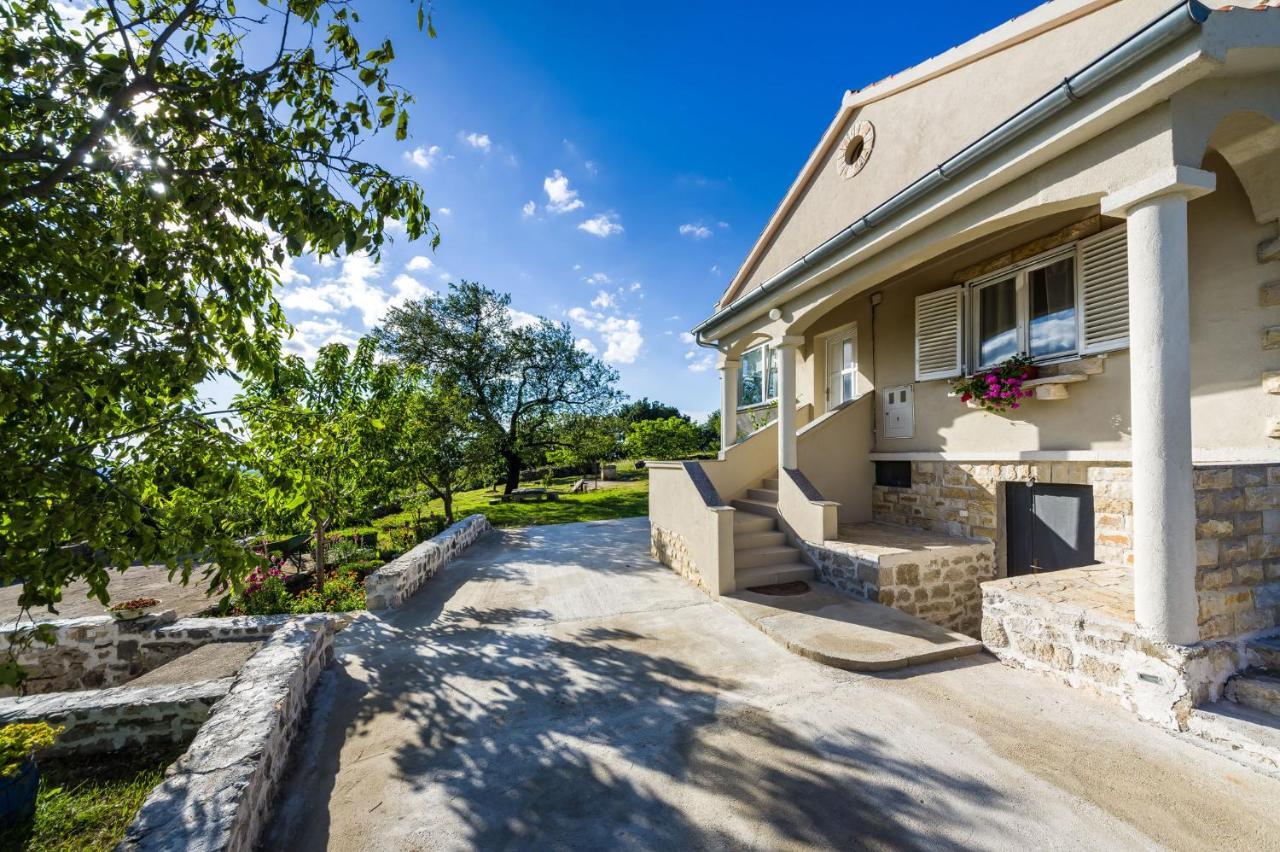 Holiday Home Ante With Beautiful Private Garden Nadin Εξωτερικό φωτογραφία